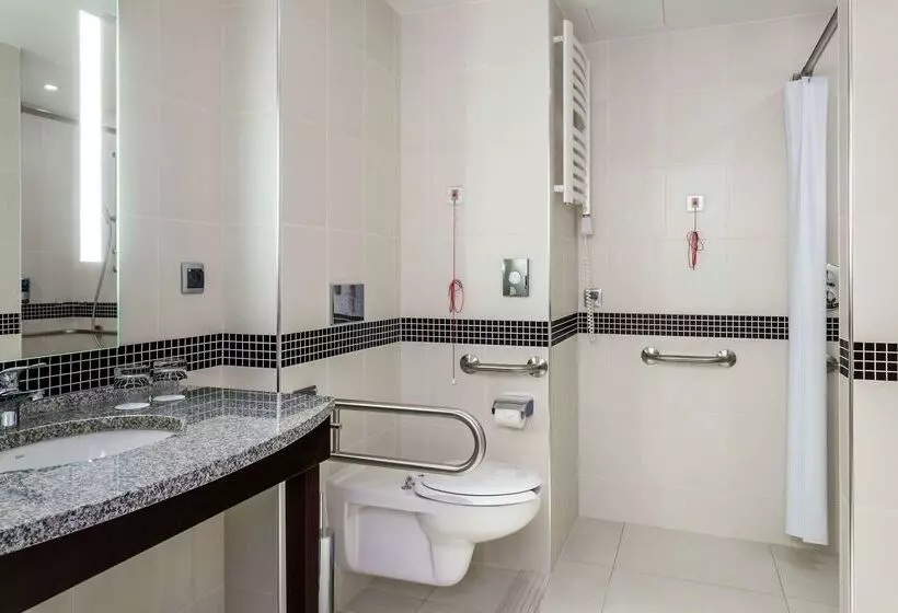 هتل Hampton By Hilton Warsaw Airport