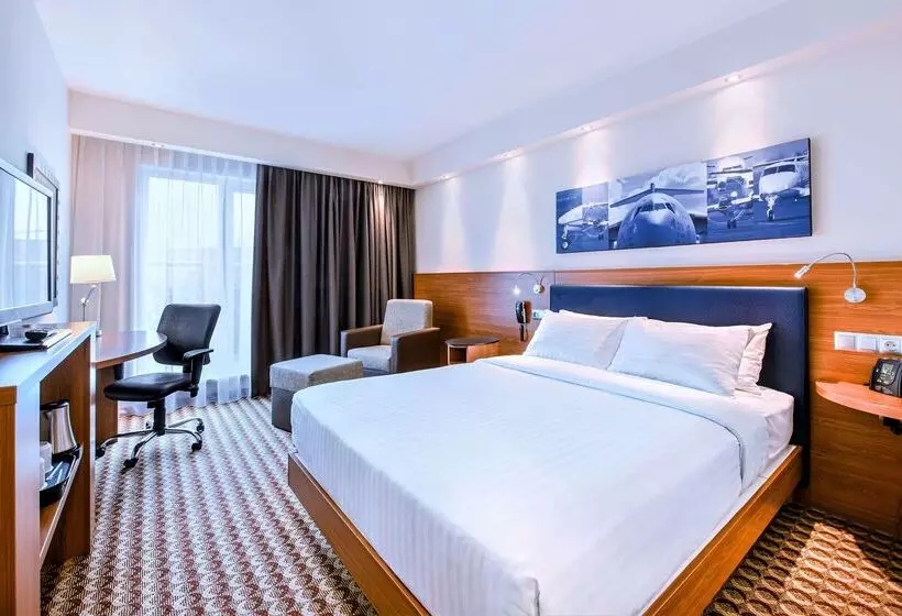 هتل Hampton By Hilton Warsaw Airport