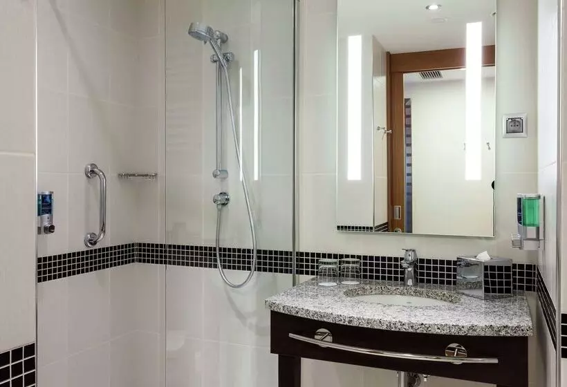 هتل Hampton By Hilton Warsaw Airport