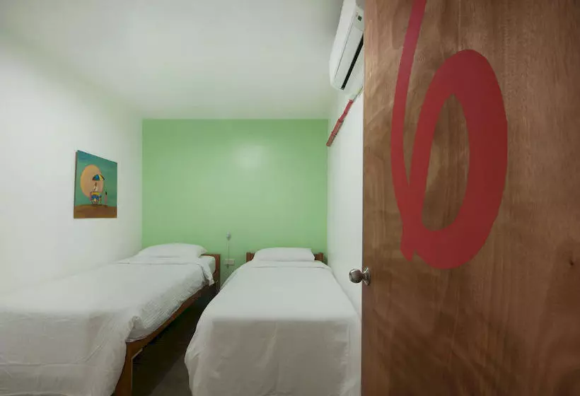 Отель Mnl Boutique Hostel