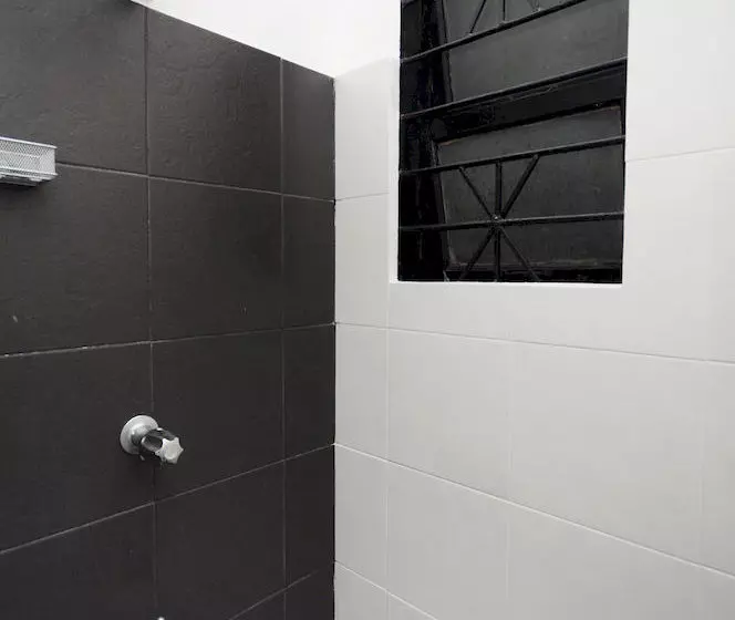 Отель Mnl Boutique Hostel