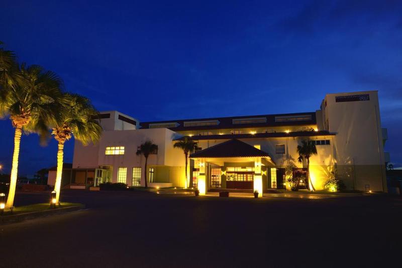 בית מלון כפרי Okinawa Kariyushi Resort Exes Ishigaki