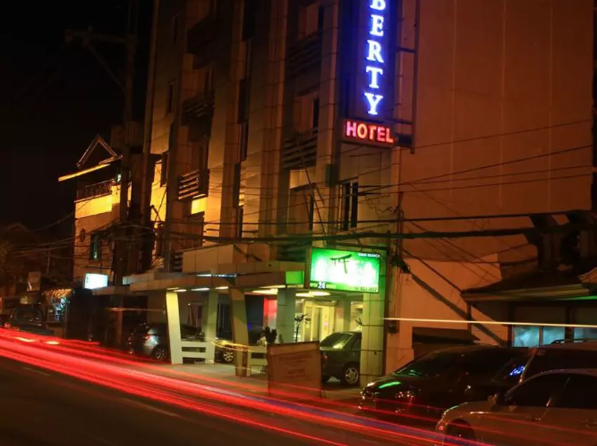 호텔 Reddoorz Plus @ One Liberty Kalayaan Avenue