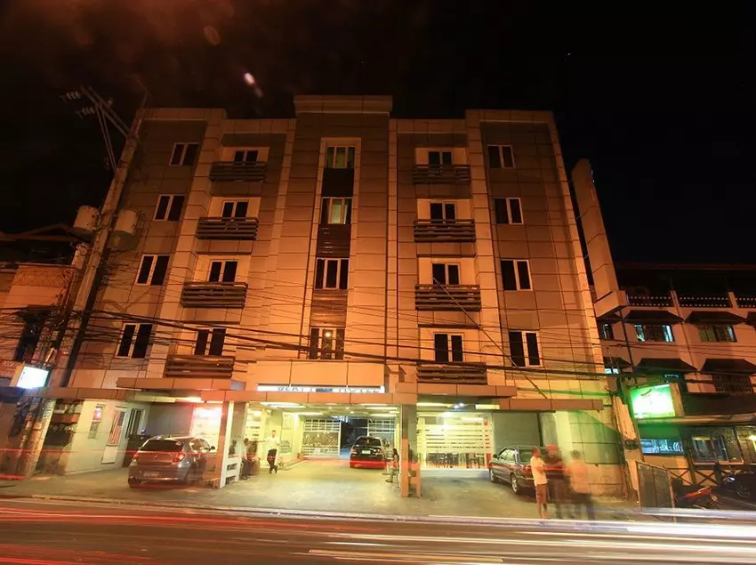 호텔 Reddoorz Plus @ One Liberty Kalayaan Avenue