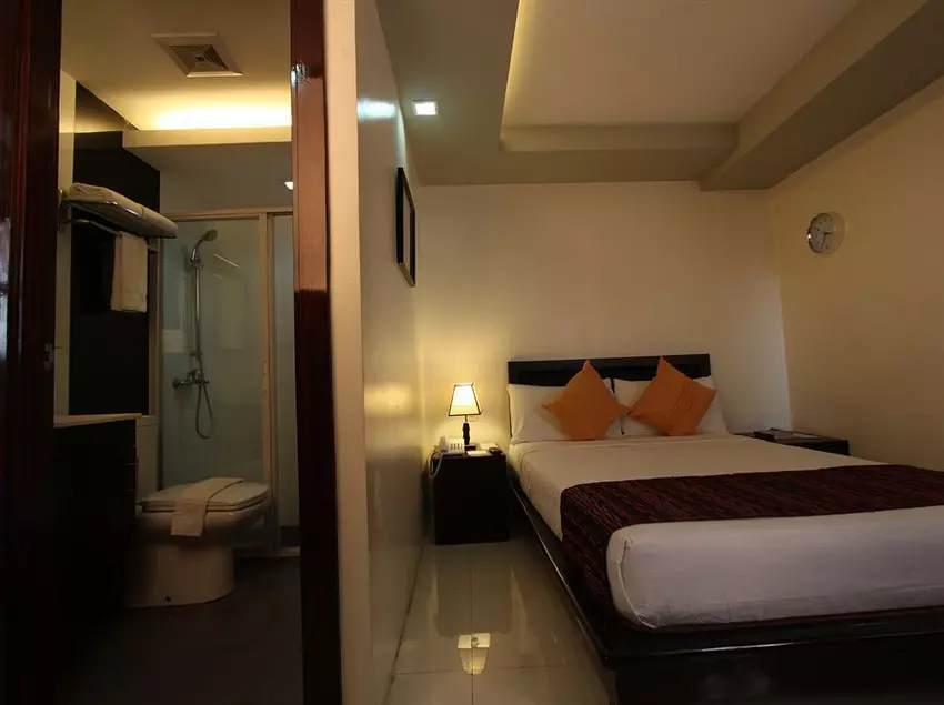 호텔 Reddoorz Plus @ One Liberty Kalayaan Avenue