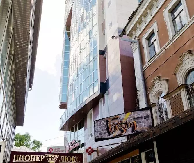 בית מלון כפרי Pioner Lux