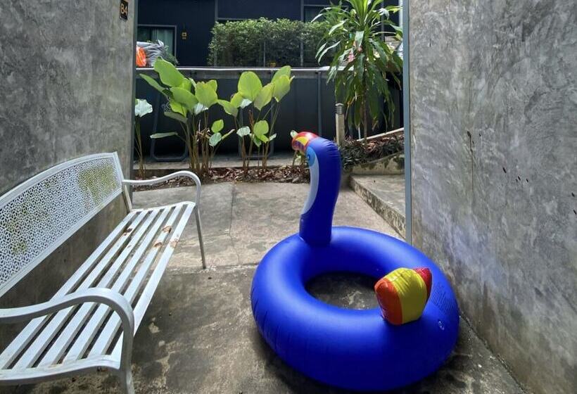 Отель Beachbox Kohchang