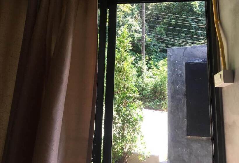 Отель Beachbox Kohchang