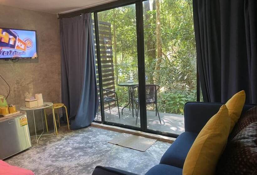 Отель Beachbox Kohchang