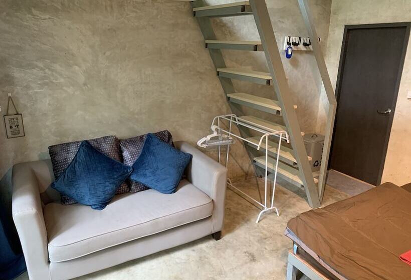 Отель Beachbox Kohchang