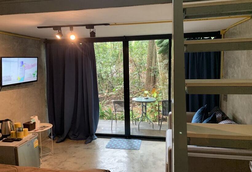 Отель Beachbox Kohchang