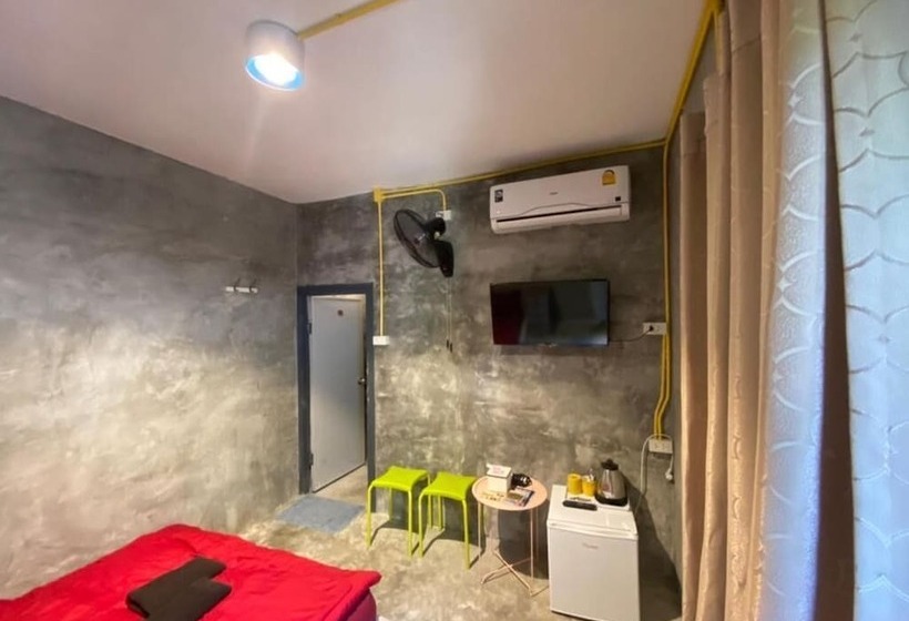 Отель Beachbox Kohchang