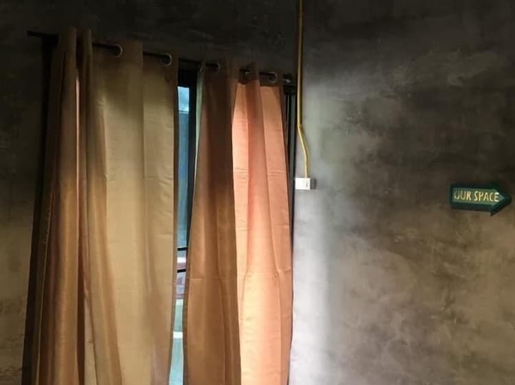 Отель Beachbox Kohchang