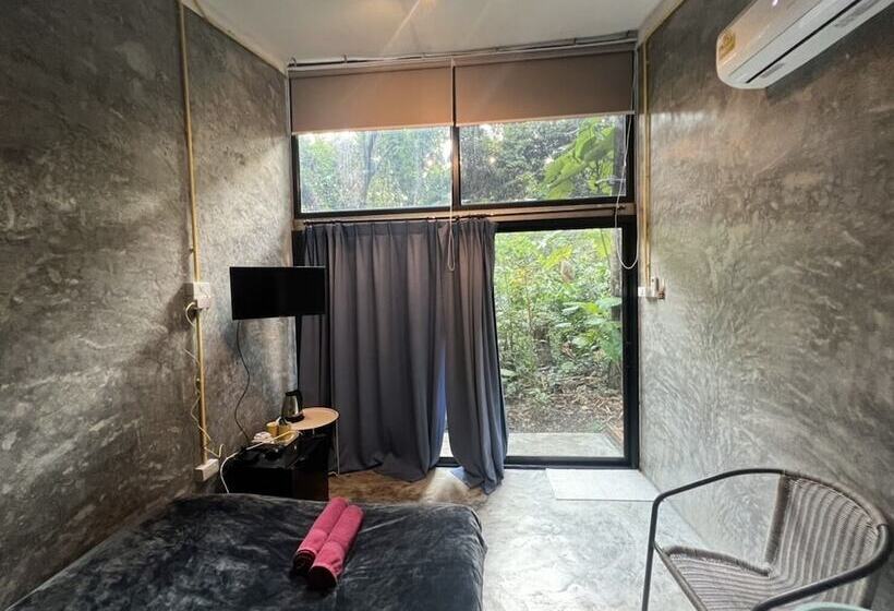 Отель Beachbox Kohchang