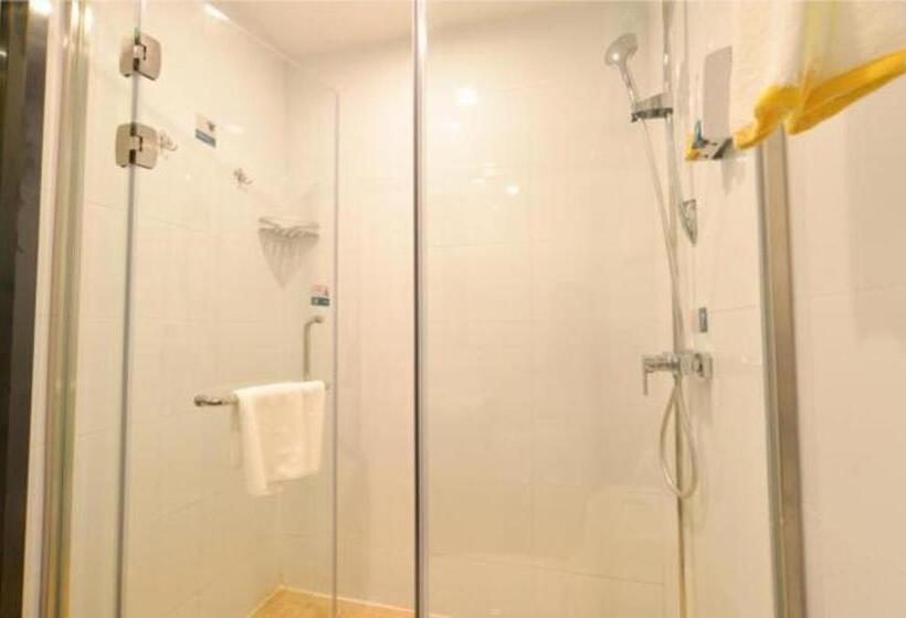 בית מלון כפרי City Comfort Inn Zhuhai Qinglv Middle Road Riyuebei Grand Theater