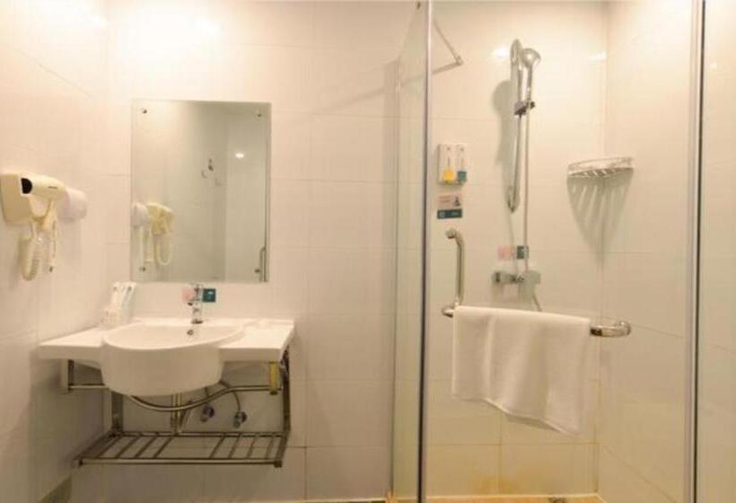 בית מלון כפרי City Comfort Inn Zhuhai Qinglv Middle Road Riyuebei Grand Theater