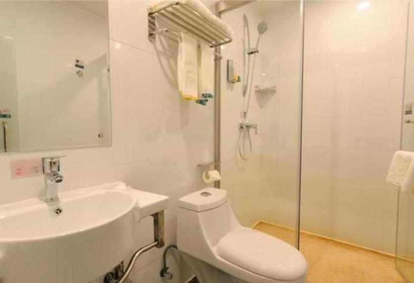 בית מלון כפרי City Comfort Inn Zhuhai Qinglv Middle Road Riyuebei Grand Theater