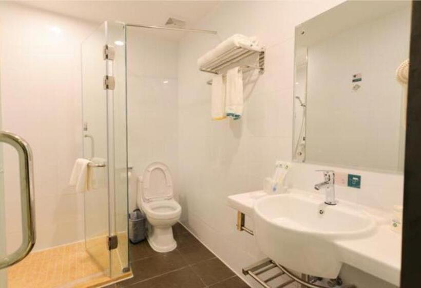 בית מלון כפרי City Comfort Inn Zhuhai Qinglv Middle Road Riyuebei Grand Theater