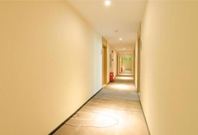 בית מלון כפרי City Comfort Inn Zhuhai Qinglv Middle Road Riyuebei Grand Theater