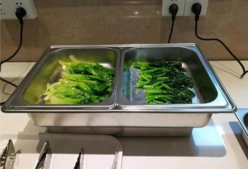 בית מלון כפרי City Comfort Inn Zhuhai Qinglv Middle Road Riyuebei Grand Theater