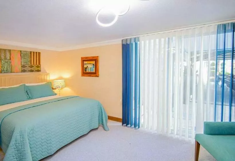 Dolphin Boutique Hotel & Restaurant