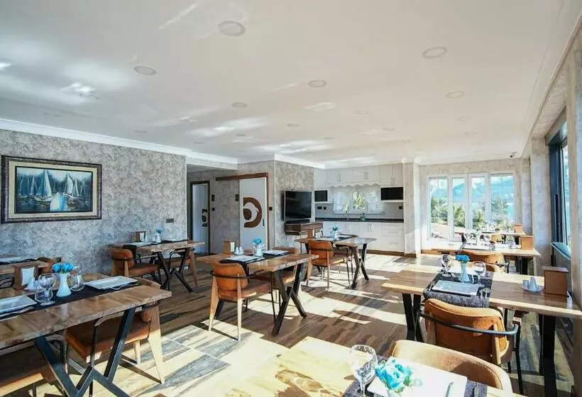 Dolphin Boutique Hotel & Restaurant