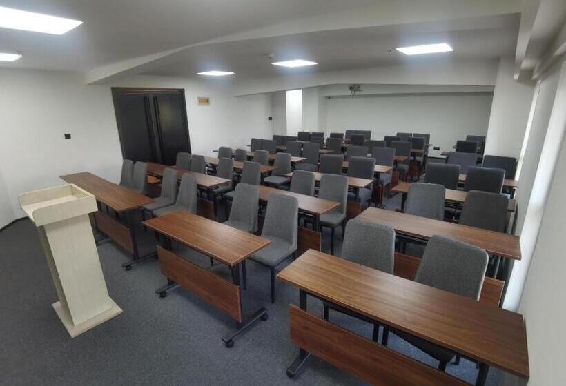 Hanting Hotel Nanjing Xiaohang Metro Station