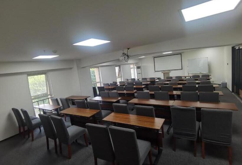 Hanting Hotel Nanjing Xiaohang Metro Station