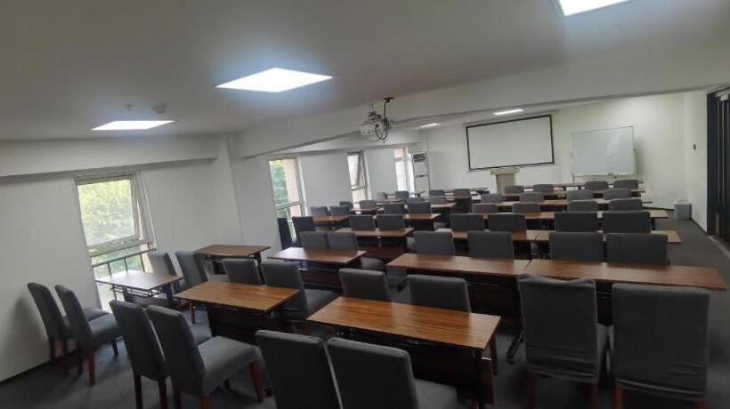 Hanting Hotel Nanjing Xiaohang Metro Station