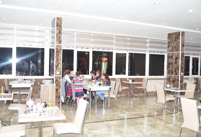 ホテル Oz Cavusoglu