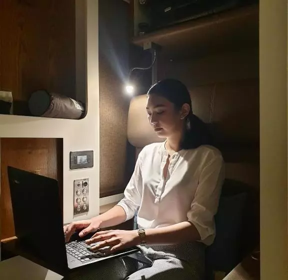 هتل Sleep  N Fly Sleep Lounge, South Node   Transit Only