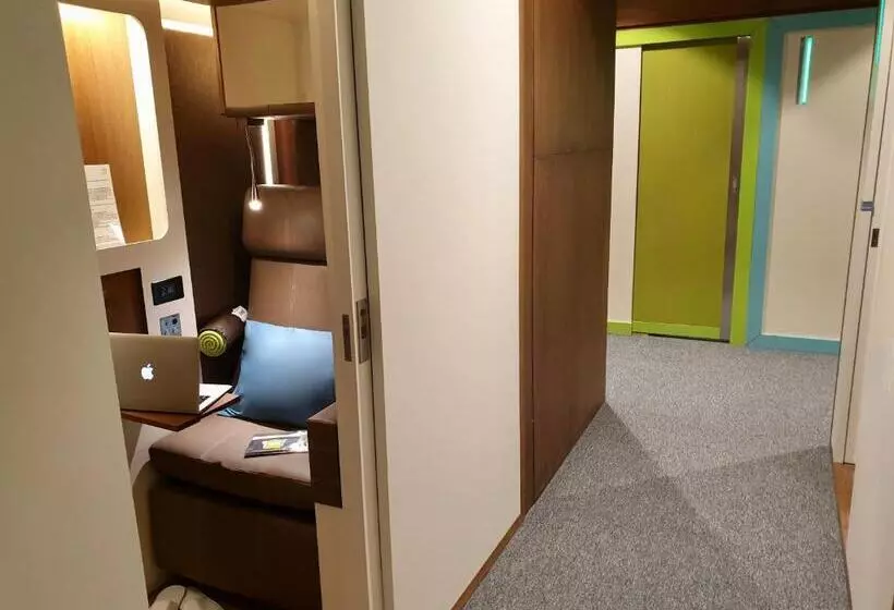 هتل Sleep  N Fly Sleep Lounge, South Node   Transit Only