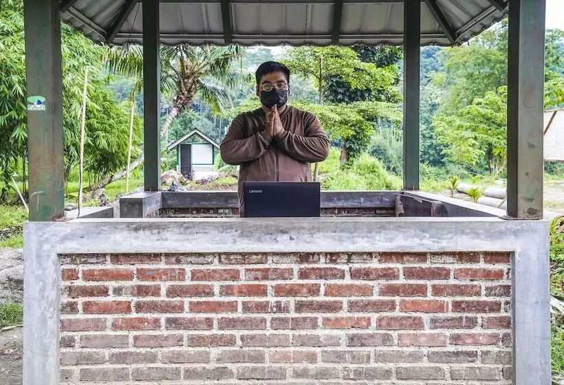 Hotelli Spot On 90916 Eco Tourism Geopark Rajamandala Homestay