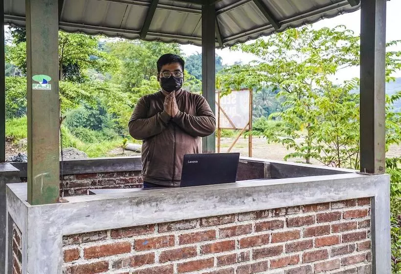 Hotelli Spot On 90916 Eco Tourism Geopark Rajamandala Homestay