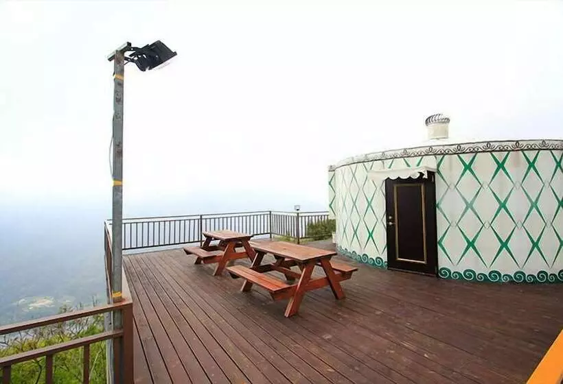هتل Stream Yurt Campground