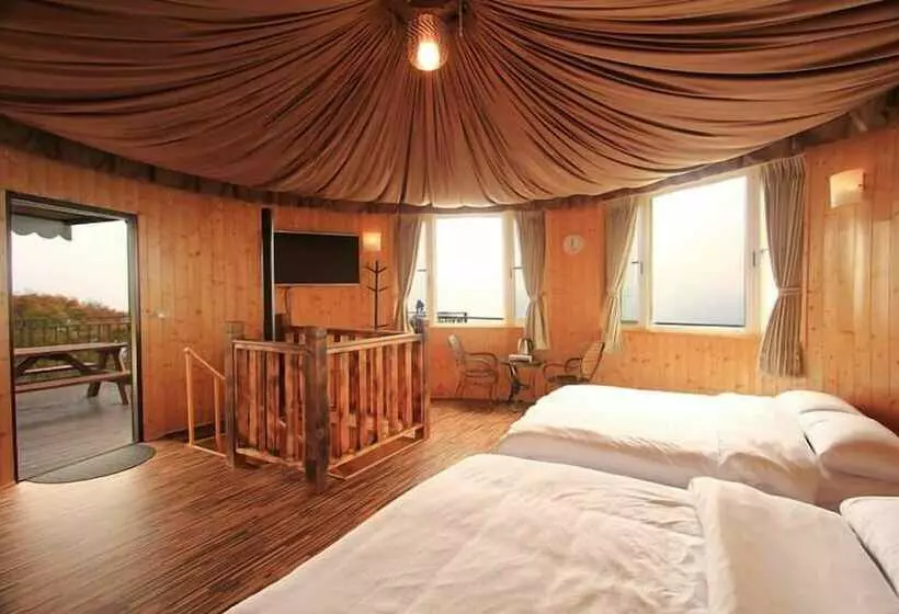 هتل Stream Yurt Campground