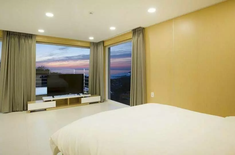 Hotelli The Mare Pool Villa Pension