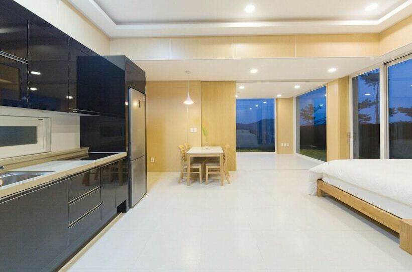 בית מלון כפרי The Mare Pool Villa Pension