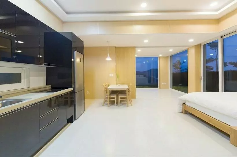 Hotelli The Mare Pool Villa Pension