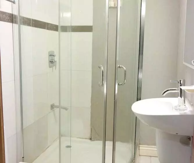 ペンション Quiet Pools Inn And Residence