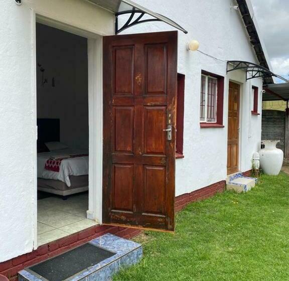 Пансион Royal Chestnut Guesthouse