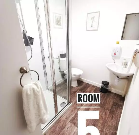 هاستل Rooms On The High Street