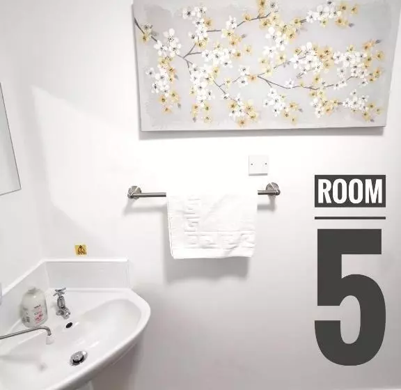 هاستل Rooms On The High Street