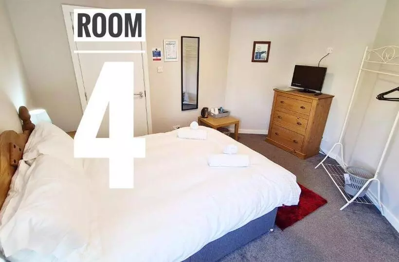 هاستل Rooms On The High Street