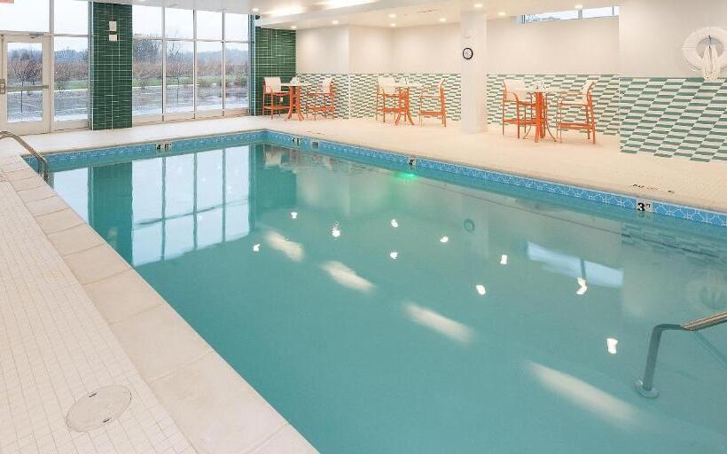 호텔 Holiday Inn & Suites Detroit   Troy, An Ihg