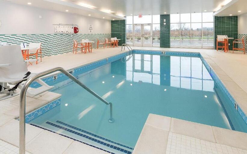 호텔 Holiday Inn & Suites Detroit   Troy, An Ihg