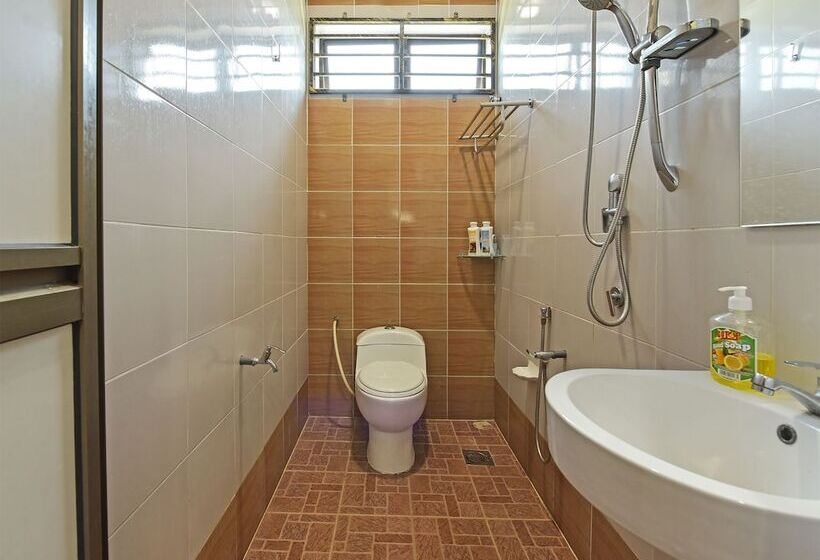 בית מלון כפרי Oyo 90448 Nurbayu Guest House