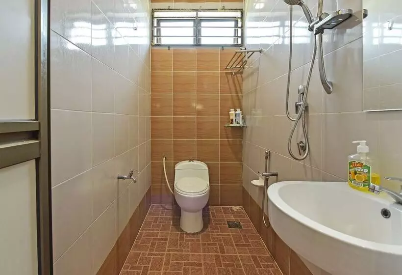 Hotelli Oyo 90448 Nurbayu Guest House