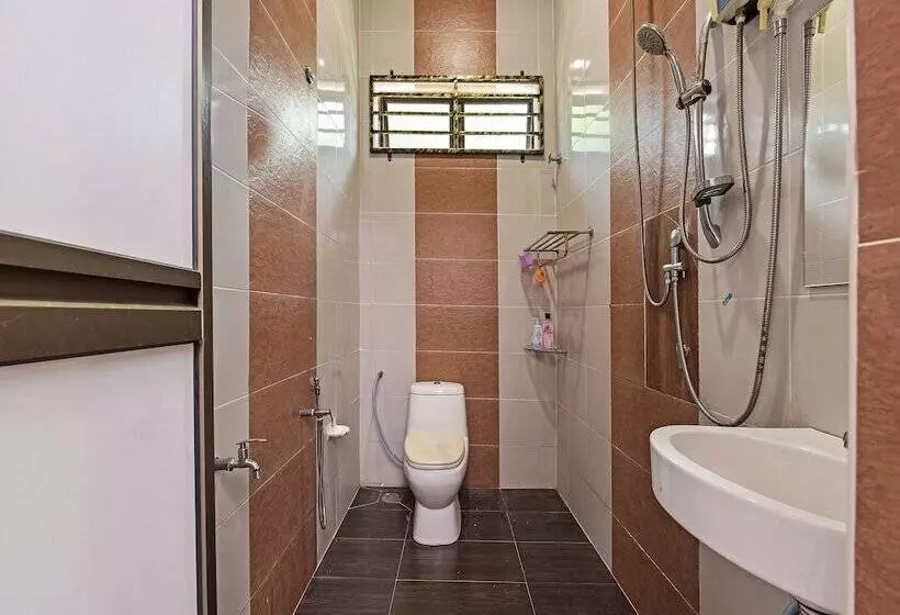 Hotelli Oyo 90448 Nurbayu Guest House