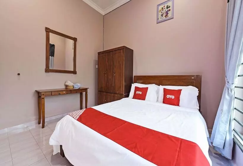Hotelli Oyo 90448 Nurbayu Guest House
